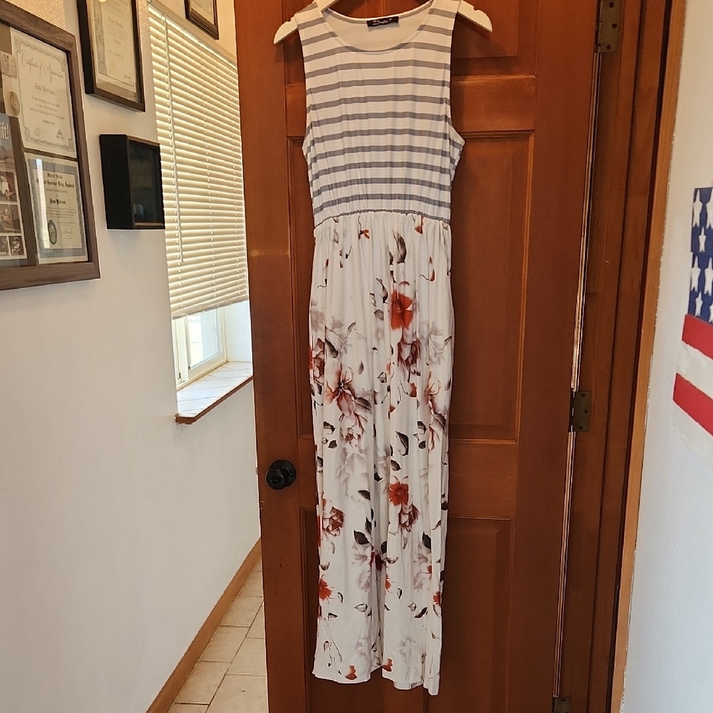 Simplee Gray and White Sleeveless Long Flowy Loosefit Sundress With Pockets
